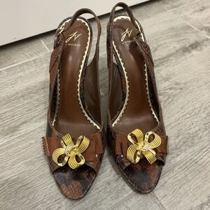 J Vincent Shoes Size 7.5 M Gold Bow Accent Brown Snakeskin Print Slingback Heels